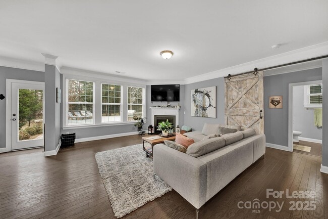 Building Photo - 1389 Overlea Pl NW