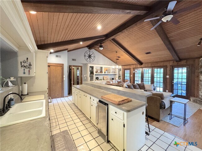 Foto del edificio - 104 Canteen