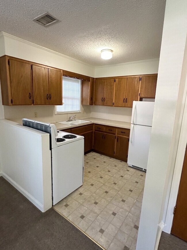 Building Photo - 3105 Woodmore Ln NW