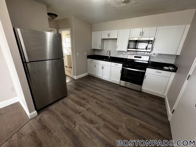 Building Photo - 18 Waugh St