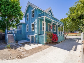 Building Photo - 807 Laurel St