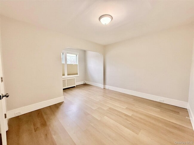 Foto del edificio - 678 Willis Ave