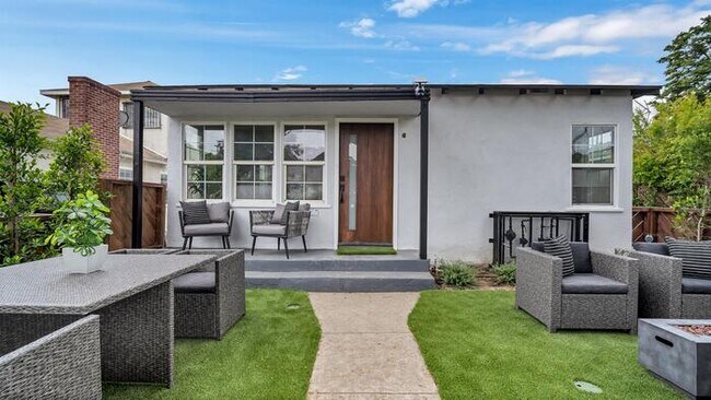 Building Photo - Charming 3bed 2bath