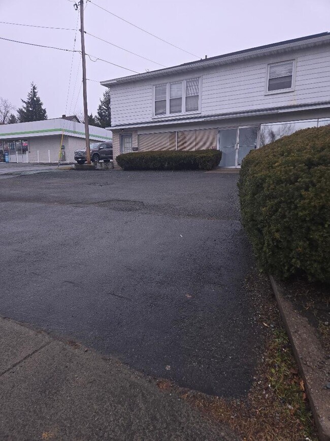 Foto del edificio - 639 Pawling Ave