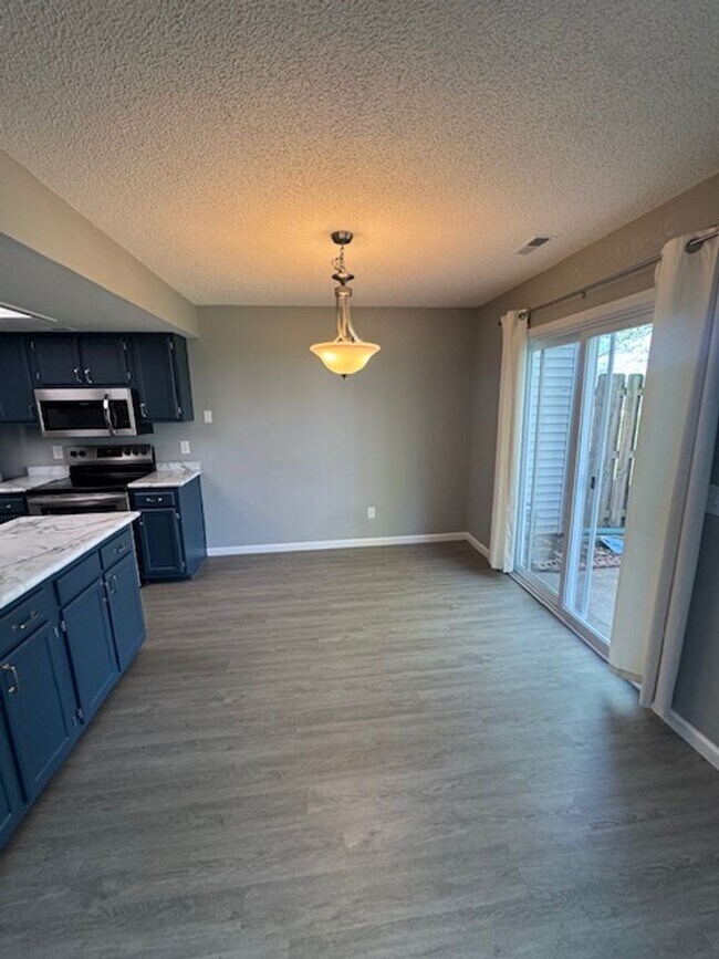 Foto del edificio - 7045 Thamesford Dr