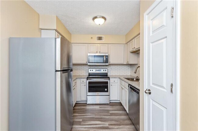 Building Photo - 375 Winding River Dr