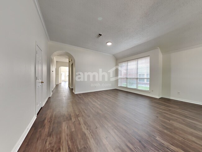 Building Photo - 4560 Marguerite Ln
