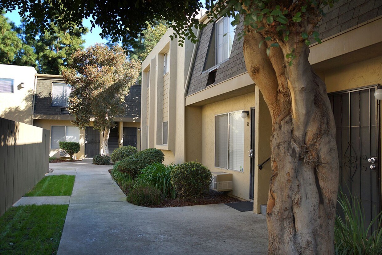 Foto principal - OPEN HOUSE: 12/6 10AM-12PM ~ 2BR in El Cajon with Parking and Private Patio