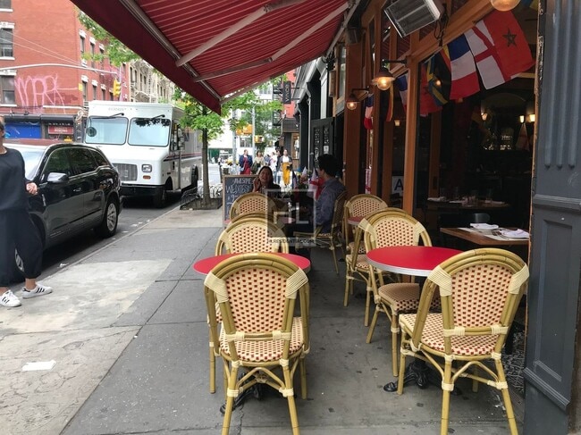 Building Photo - PERFECT Soho 1 Bedroom!!
