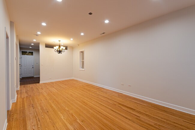 Foto del edificio - 3224 N Keating Ave