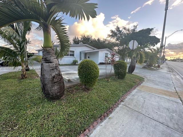 Foto principal - 7121 Taft St