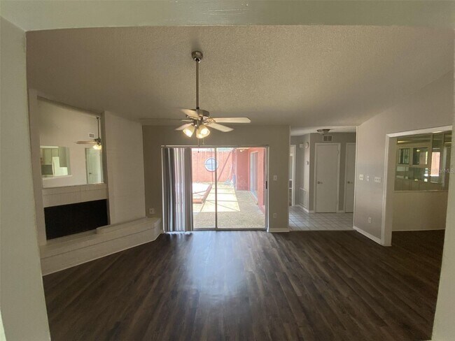 Building Photo - 2 bed 2 bath With Private Courtyard