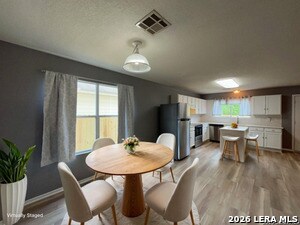 Building Photo - 9011 Laguna Falls