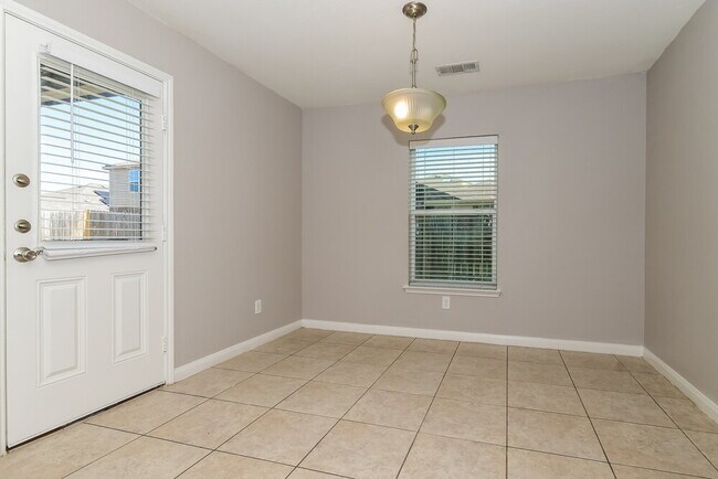 Foto del edificio - 1327 Chapman Dr