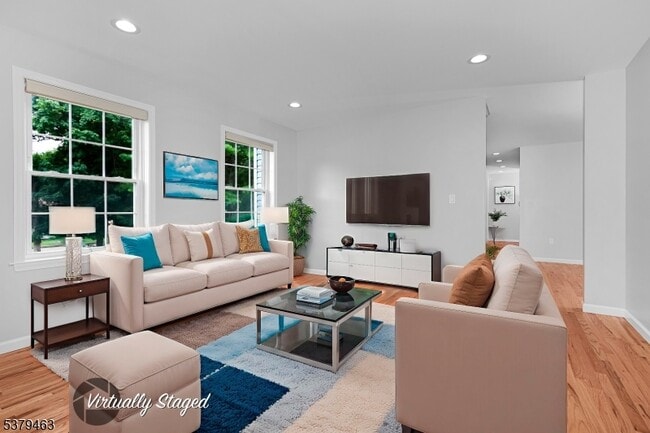 Foto del edificio - 24 Lawnwood Ave