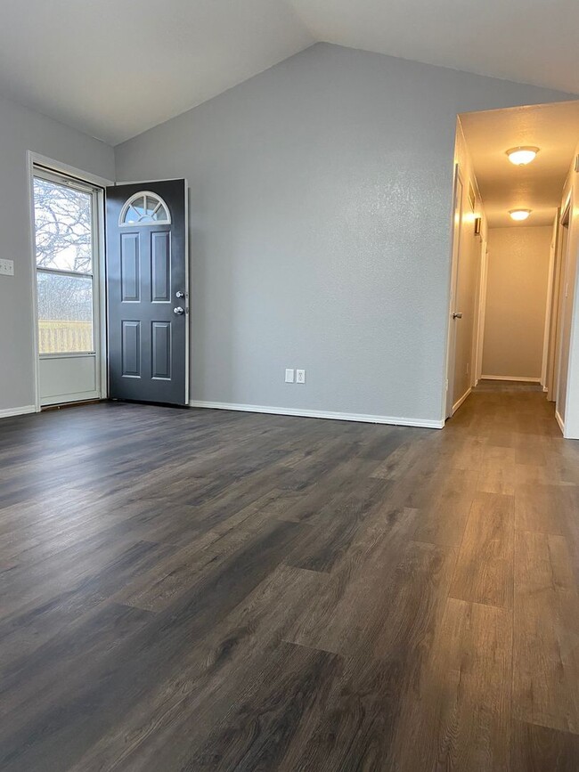 Building Photo - Single Family Home in Branson
