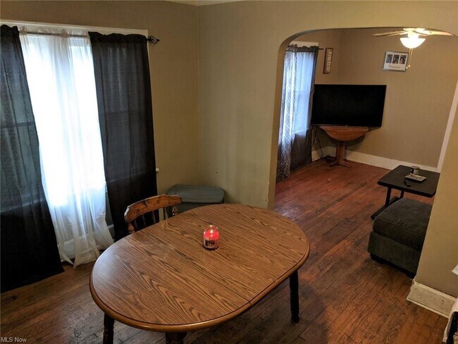 Building Photo - 286 West Miller Avenue, Unit 1