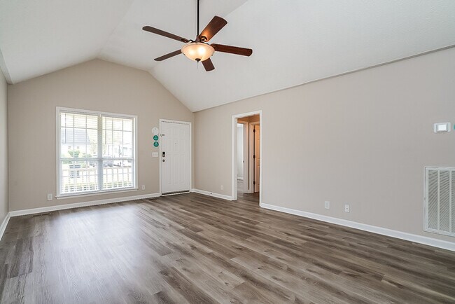 Foto del edificio - Charming Murfreesboro Home with Sunroom