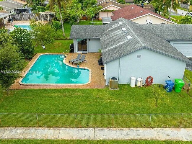 Foto del edificio - 10900 NW 28th St