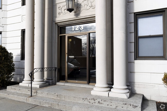 Entrance - 123 Highland Avenue