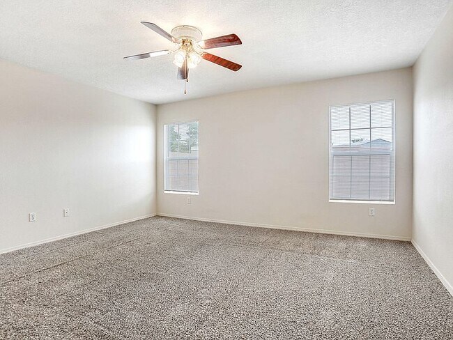 Foto del edificio - 9401 Desert Pine Ave SW