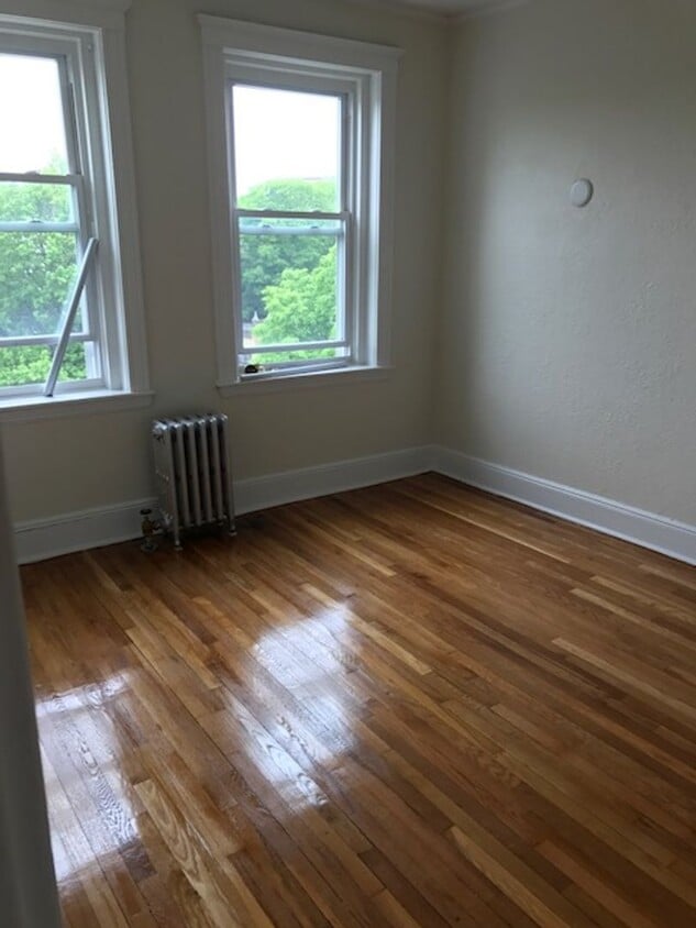 3-4 Bedrooms 9/1 BRIGHTON - 3-4 Bedrooms 9/1 BRIGHTON
