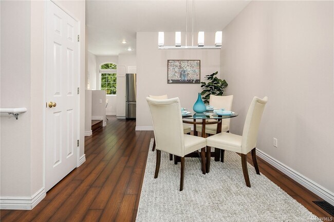 Building Photo - 6755 SE Cougar Mountain Way