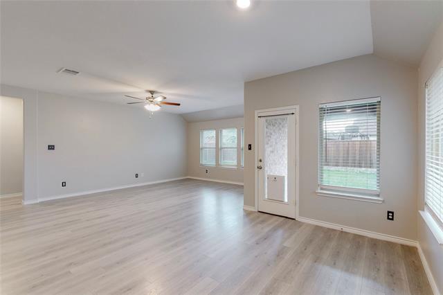 Building Photo - 949 Royal Ln