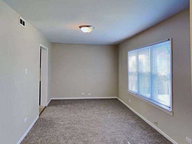 Foto del edificio - 7932 Long Ave