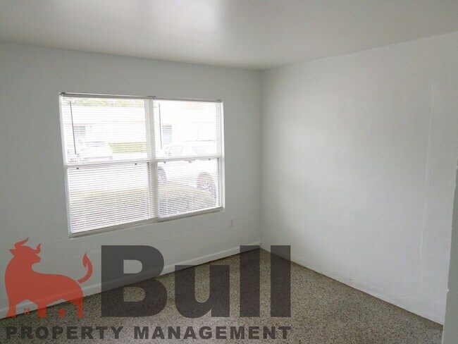 Foto del edificio - 499 Ruffel St