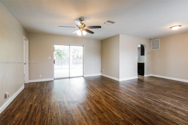Building Photo - 4233 NW 34th Way