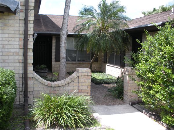 Building Photo - 2602 Treasure Hills Blvd