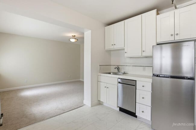 Building Photo - 1590 Sacramento St