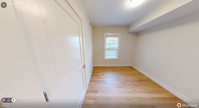 Building Photo - 208 Banks St