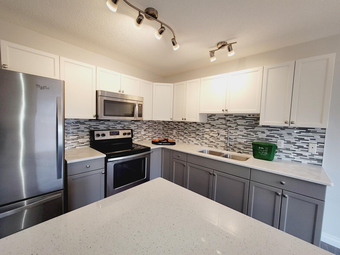 Photo principale - 445 Brintnell Blvd NW