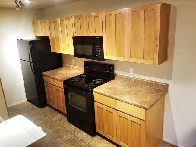 Building Photo - 2bd/2ba West-Flagstaff Condo -End-Unit - N...