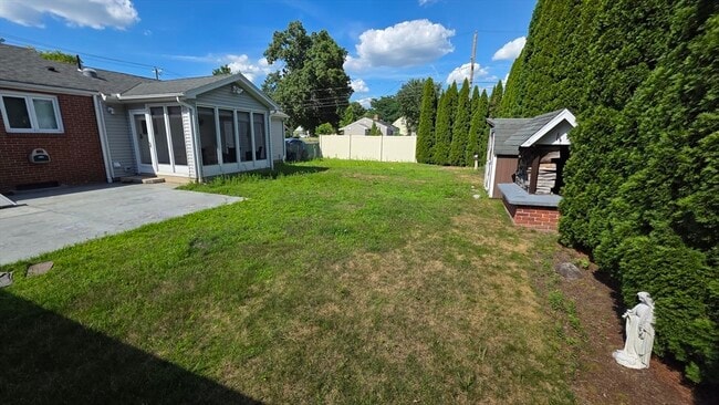 Building Photo - 309 Island Pond Rd