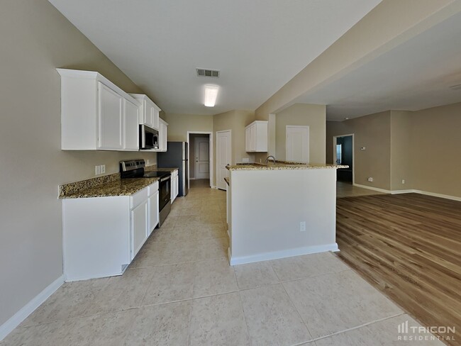 Foto del edificio - 1327 Tamarack Dr