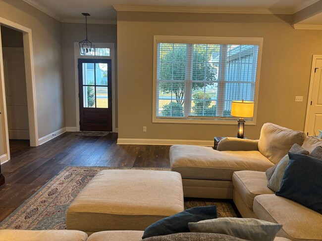 Foto del edificio - Spacious 4BR/3BA Creekside West Home with Screened Porch, Fenced Yard & 3-Car Garage