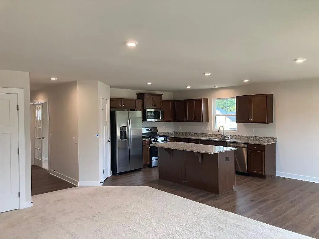 Single family Home like new - 101 Martha Washington Pky
