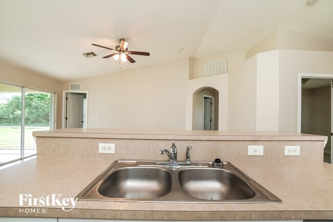 Foto del edificio - 223 NE 30th Terrace