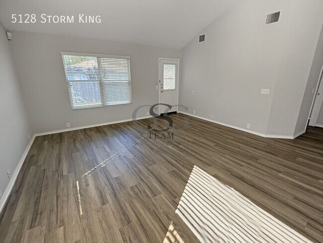 Foto del edificio - 5128 Storm King