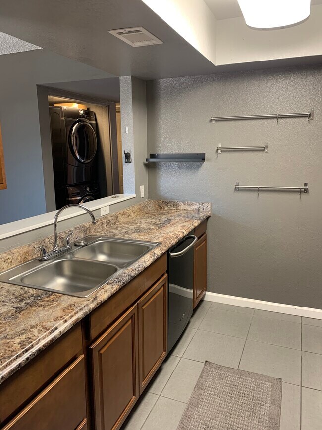 Kitchen - 616 S Hardy Dr