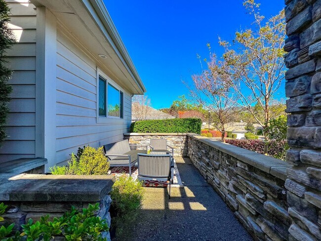 Building Photo - Luxury Living in one of Napa Valley's Most Prestigious Gated Commmunities