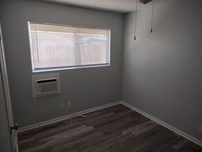 Building Photo - 1405 Yosemite Dr
