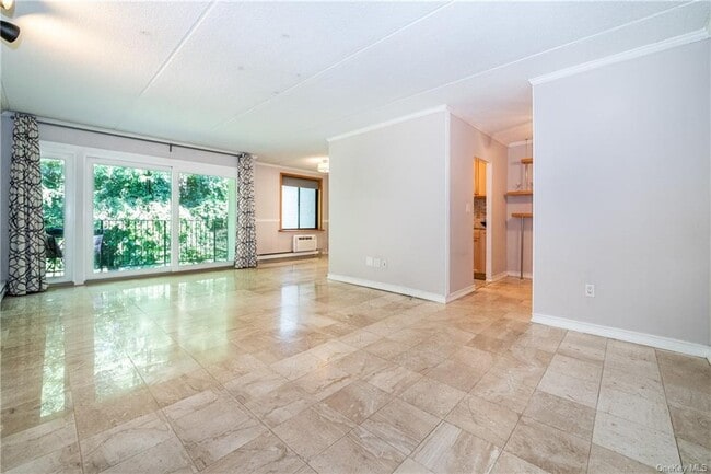 Building Photo - 130 Colonial Pkwy