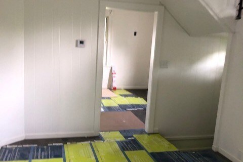 ¡Nuevos pisos! - 206 Springer Ave