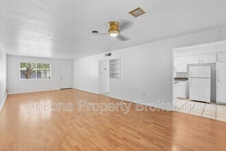 Building Photo - 2110 S Granada Dr