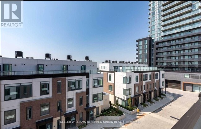 Photo du bâtiment - 1030-1030 Portage Pkwy