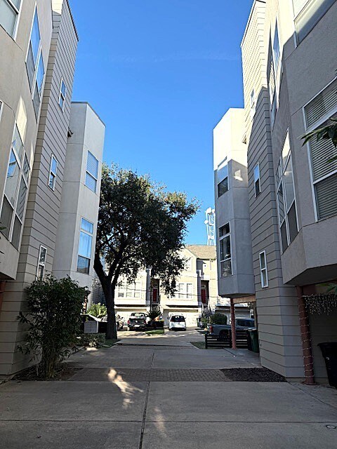 Foto del edificio - 4243 Purdue St